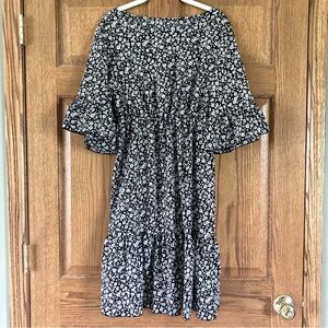 5/$15 Cute Shein Black and White Floral Print Dress Small